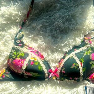 Brand new Betsey Johnson bikini top - S with original tags